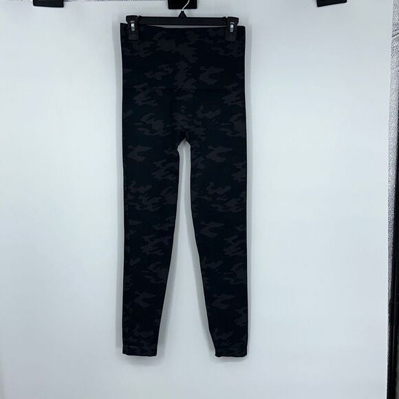 SPANX Pants - Spanx Camo Leggings Sz‎ XL